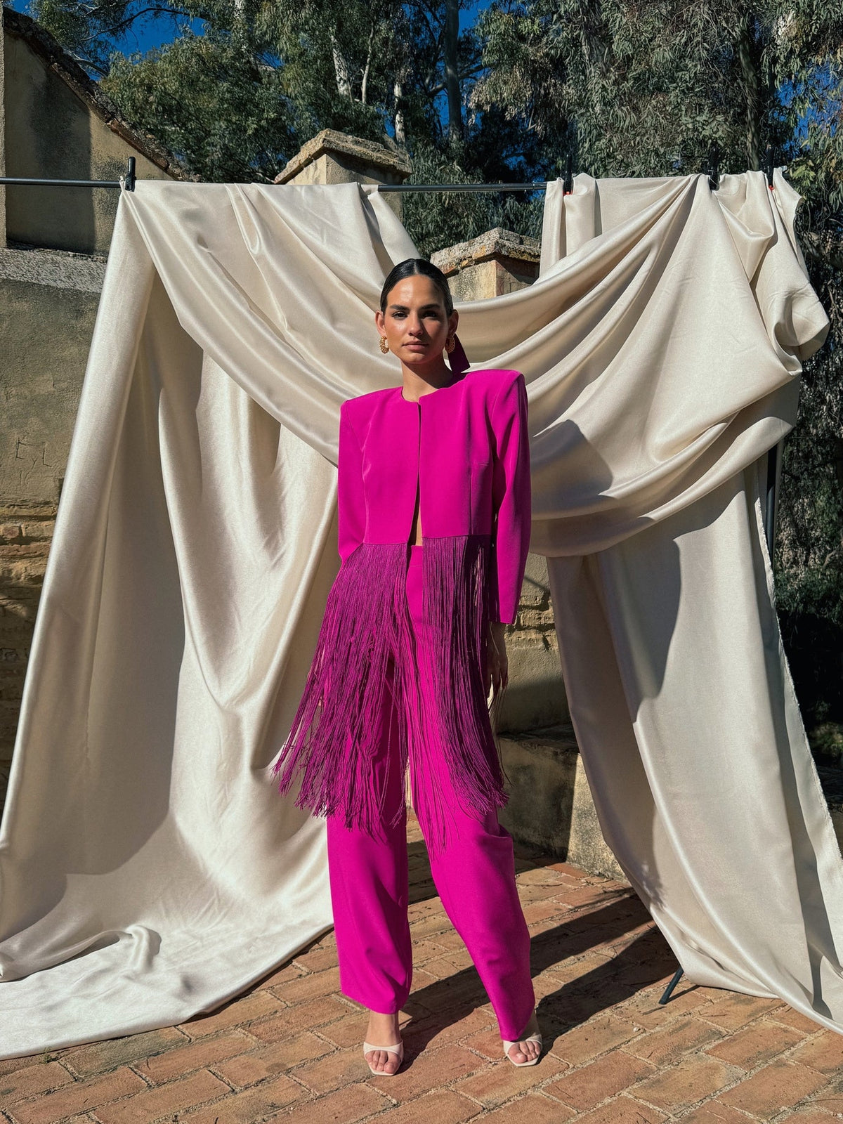 Traje fucsia invitada boda