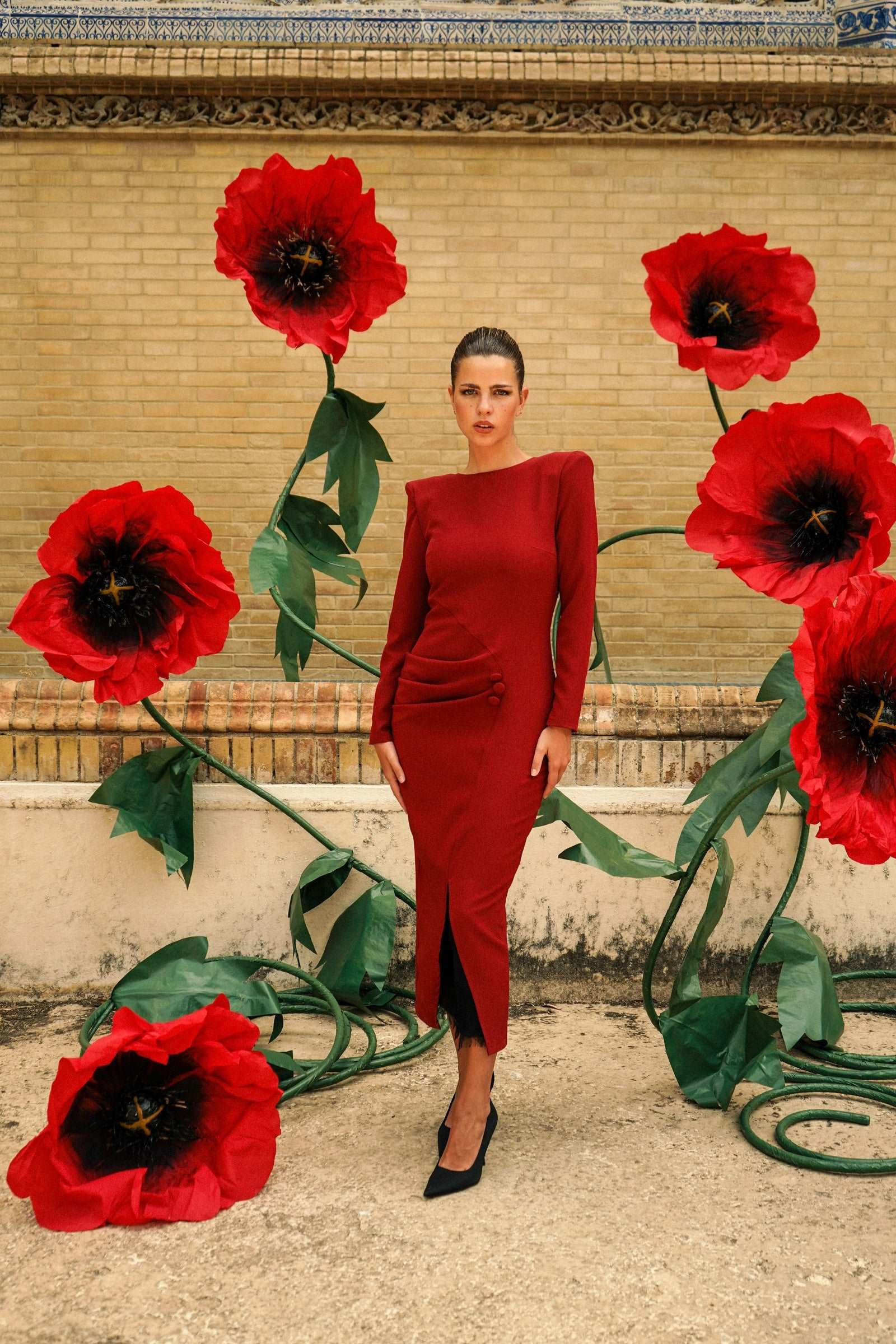 Vestido Lagny | Drapeado | Encaje Inferior | Beige y Rojo