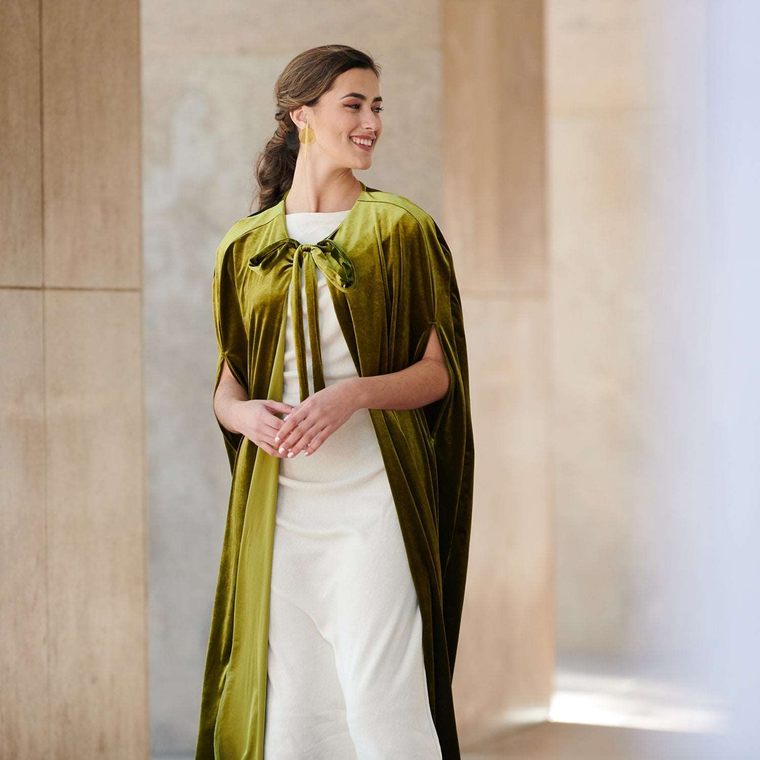 Capa de Terciopelo | Lazo | Delacroix - Delacroix | Vestidos de Invitada para Bodas, Fiesta y Eventos