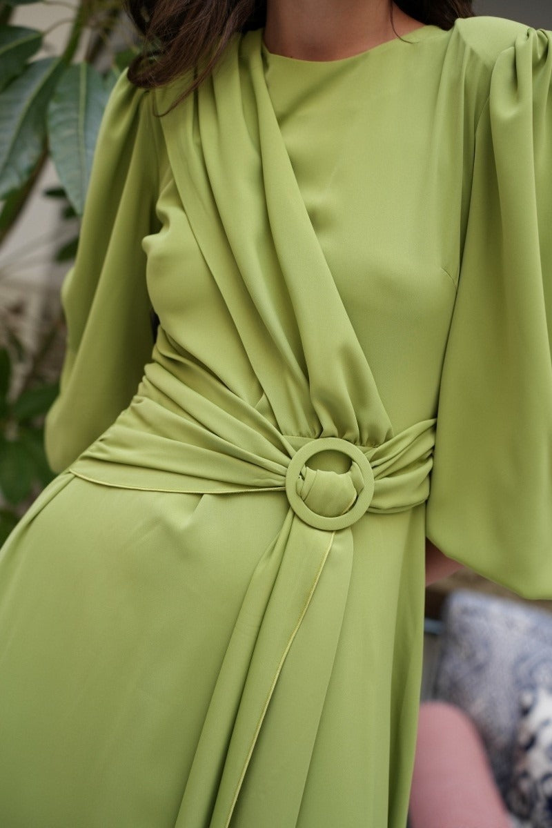 Vestido Invitada Eventos | Detalle Hebilla | Oliva | Pienza